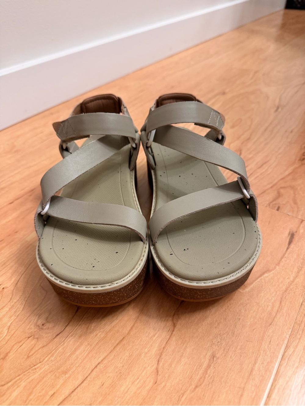 NWOT Teva Olive Green Strappy Platform Sandals USA 6 EU 37